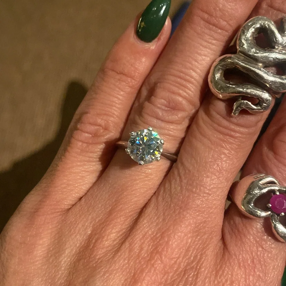 Moissanite Classic 6 prong setting 3 ct moissanite solitaire - Picture 8 of 8